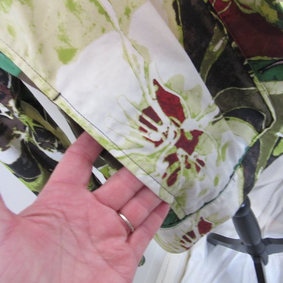 Chico's Holiday Floral Shirt Jacket Christmas Red Green Blazer Size 2 Large - Picture 11 of 11